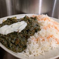 Despite the brownness of the palak paneer this had great flavor!!