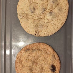 My dough was not very firm, and my first batch spread a lot (the lighter cookie on top in the picture). I put 9 cookies in each time and I put the dough in the fridge while they were baking. I made 3x 9 cookies + 5 cookies at the end, and the longer the dough was in the fridge, the more firm it got, and the cookies spread less. I also let them get more brown. Overall it was a good cookie, it has a meringue like texture, crispy and light on the outside, chewy on the inside. Really good texture and sweet (maybe a bit too sweet for me cause I used raisins instead of chocolate chips). Only problem is I can taste the weird chickpea liquid. It's subtle, but it's kinda stinky. Maybe next time I'll try a different brand, or even put less in it, or maybe slightly more vanilla extract, I don't know. But I will be making this again. 
 