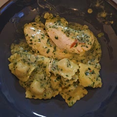 I put a bit too much of spinach,  but it's still good. Make it with some ravioli. 🤩