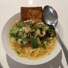 threw in some five spice and stirred in some whisked egg to make it egg drop soup style! ended up super yummy after topping it with crispy onion, spring onion, and chili flakes. made it as a quick student meal and it was great
