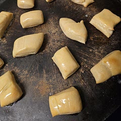 I unfortunately put the yeast in while the milk was too hot so they didnt fluff up right. But the flavor was delicious 