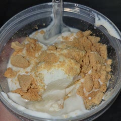 So delicious, I used Ryse Jet- Puffed protein powder and about a tbsp of choc zero vanilla coffee syrup and topped with whipped heavy cream and 2 choc zero butter cookies.