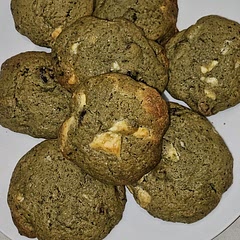 I changed the macadamia nuts to cranberries and didn't add the white sugar.
It was delicious. 🥰 
