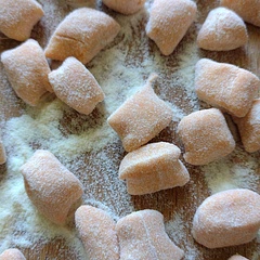 Buoni ma forse il fatto che c'è abbastanza farina li rende più sodi. 