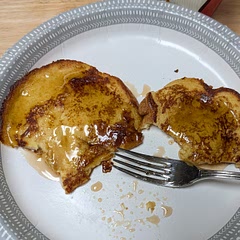 My first time having a vegan french toast, haven't had French toast in over 5 years due to intolerances. Delicious! I was out of almond milk and used canned coconut milk. It was so delicious 😋