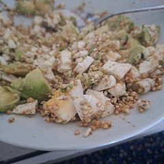 Ich würde statt Feta Mozzarella nehmen und die Avokado weglassen. Sonst sehr lecker