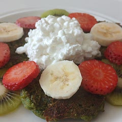 Taste was ok, but frying the pancakes was a disaster despite using the same pan and coconut oil that I usually do. Skipped the blueberry syrup, so I can't comment on it's flavour or the combination.