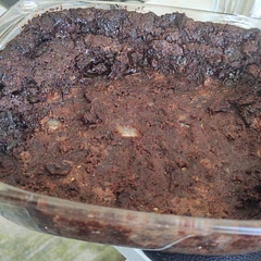 No idea how you would cut this. It's both spoonable and too crispy (presumably because of the large quantities of sugar)