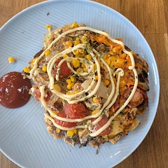 I added soy sauce, garlic and paprika as I whisked the egg and that made it much more flavourful. Kewpie mayo and chives on top, and had with pickle ketchup