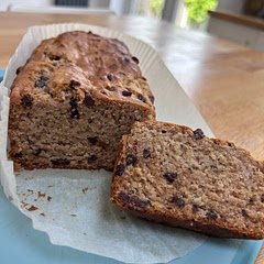 Really liked this recipe. Very tasty and moist. Added 50g dark chocolate chips. Only 1 tsp cinnamon and 2.5tsp of baking powder as ran out of enough plain flour so added 150g plain then rest SR flour. Liked the idea of covering with foil for 20 mins. This helped keep cake moist