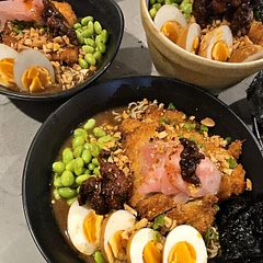 Really tasty, just a bit too salty but self-inflicted with more bacon than suggested and let it sit for a while keeping warm so it reduced. Took the bacon out after a while and fried up again with some gochujang then mixed in a bit of the broth, super yum. Also Alexa didn't go off with a timer and screwed my eggs 😭