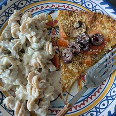 Quedó muy rica, la acompañe con un spaghetti blanco de tofu. Le añadi aceitunas, champiñones y tomate. Recomendadisma.