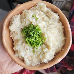 Looks nothing like in the picture. The description of risotto is pretty accurate but still it's pretty tasty. 
The sour cream sauce reminds me a bit of school:D
Overall it took 1h and I also added a bit of lemon juice for more taste:)