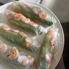 My rice papers were delivered broken, but my rolls were delish and healthy. Definitely recommend it 😊