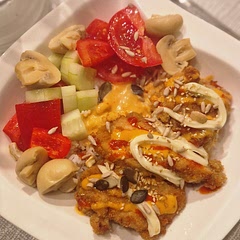 ⭐⭐⭐⭐⭐
Ich habe das Gericht etwas an meinen Geschmack angepasst, also einige Zutaten weggelassen, die ich nicht mag, und andere ersetzt. Das Ergebnis war super lecker! 😍 Ich würde es jederzeit wieder kochen. Der einzige Nachteil ist, dass die Zubereitung etwas zeitaufwendig war. Trotzdem hat sich der Aufwand definitiv gelohnt!
