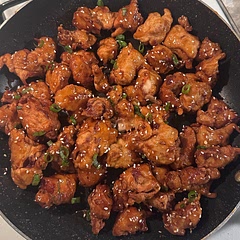 This was delicious, crispy, and juicy chicken and the sauce was amazingly bright and truly orangey. Only time I’ve had orange chicken taste like this was at Morimoto Asia in Disney Springs, so freaking good!