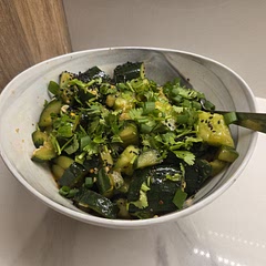 5/5⭐ Yummy refreshing Chinese side dish! Hard to smash but helped me release some stress haha. Used lao gan ma for chilli. Didn't have rice vinegar so used apple cider vinegar instead. Video was helpful.
