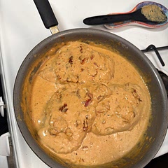 The only thing I didn’t do was add the spinach and I seasoned the chicken with garlic powder, onion powder, paprika, and tony creole seasoning and it was DELICIOUS