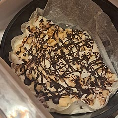I made one with banana and I added a bit more chocolate. It's yummy but it's really hard to hold eat and a bit cold for it to bite. Not easy as a snack out of home