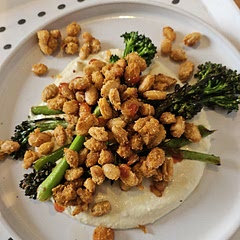 Really nice meal for a switch up, feels fancy but not too difficult. Used a blender but would have been better w a food processor. Only had flatbread but more my thing anyway! Topped with sesame oil and a bit of spice 