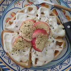 Super rico, muy buena forma de comerlos. Tal vez la próxima vez los licue en vez de batirlos porque me quedaron grumos jajaja pero es mi culpa, eche todo junto a la vez en vez de hacerlo separado en secos y húmedos y después juntarlos 