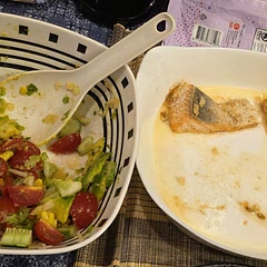 The whole family loved it. I didnt add much chili because of my toddler. She said she tasted the peppery flavour and onion but still liked it. I made it with two avocados (3 people portion) and added cucumber on top. I used oven but I think pan would have been more crispy and tasty. 