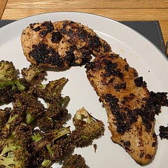 It was delicious! Maybe next time I'll try to put less pepper but other than that it was really good, even if it doesn't look good in the picture. 