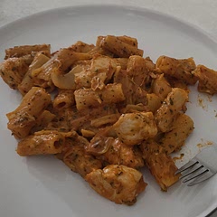Love this dish 😋 love the chicken 😂