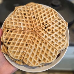 Loved these! Blended the oats to make a smoother texture and swapped blueberries for dark chocolate pieces as that's all I had. Also added a bit of cardamom. Made 6 waffles.