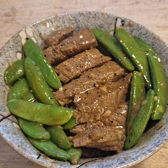 Easy recipe, I cooked the steak in a wok and ate it with some brown rice. 