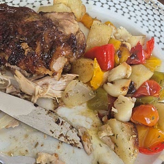 Edited slightly. Used chicken thighs as didnt have breast. Had mini roast potatoes with peppers, onions, tomatoes and garlic. Added dried rosemary, salt and pepper to potato mix. Delicious 😋 