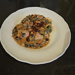 Used a mix of black beans, kidney beans and cannellini beans. Added in a broccoli and cauliflower. Easy and delicious!