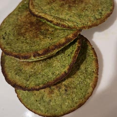 Love these, I only had 1 banana left so I used a little under a tablespoon of maple syrup instead of vanilla extract and they came out perfect!