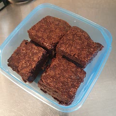 Made them for a friend's birthday and they were gone in no time! Nice and chewy, though I left them in for 35 mins instead.