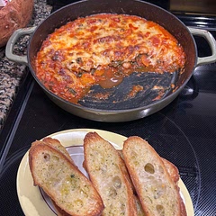 Delicious and a great dish to share. We served it with self-made garlic butter baguette