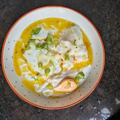 So I do NOT know how to poach an egg 😭.. but was still good regardless. I added some spring onion