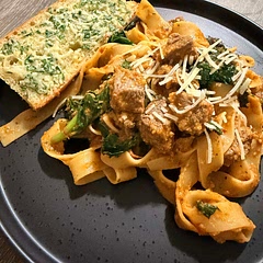 The Vegan Spicy Kale and Romesco Pasta was absolutely delicious! I decided to customize the dish by adding steak, and it turned out amazing. The steak added a hearty, savory flavor that paired beautifully with the spicy Romesco sauce and kale, making the pasta even more satisfying.

To top it all off, I enjoyed it with a side of garlic bread and a light sprinkle of Parmesan cheese as a garnish. The garlic bread was the perfect addition, and the Parmesan brought everything together with an extra touch of flavor.

Overall, this meal was a winner! The combination of pasta, steak, spicy sauce, garlic bread, and Parmesan made for a delicious, satisfying meal. Adding steak was definitely the right decision, and I’d happily enjoy this combination again!