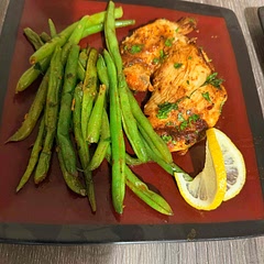 This lemon garlic butter chicken with green beans was so yummy! The lemon flavor really pops in this dish, giving it a bright, fresh taste that makes every bite delicious. The garlic butter adds a rich, savory flavor that pairs beautifully with the zesty lemon, creating a wonderful balance.

The green beans are a great addition, complementing the chicken and rounding out the meal. I really enjoyed how the lemon stood out without getting lost among the other flavors.

Overall, this recipe was a hit! If you love the combination of lemon, garlic, and butter, this dish is definitely worth trying. It’s flavorful, satisfying, and has just the right amount of citrus to make it stand out. I would happily make this one again! 🍋❤️