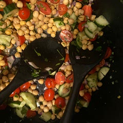 6.9/10 not a fan of chickpeas that much since they get really dry. Tomatoes hard carried tbf.