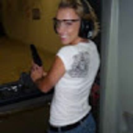 Lara Devon