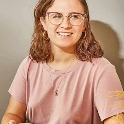 Izy Hossack