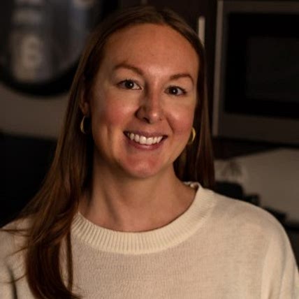 Sarah Holt