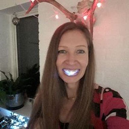 Lindi Holmes
