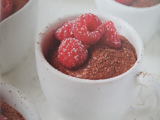 Last one: a super simple chocolate mousse. Serve in martini glasses, dust with icing sugar, and drop a few raspberries on top for wow factor 😎