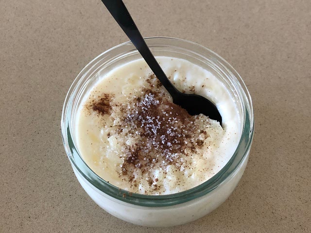 Maybe some rice pudding 🤔 I think you can easily scale it to 1 serving and use any type of milk 
