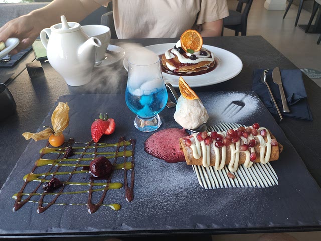 This pomegranate strudel is a piece of art!
#cyprus