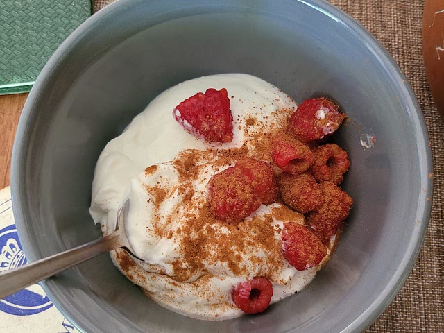Fage greek yogurt. 90 cals for 3/4 cup and 18g protein 💪