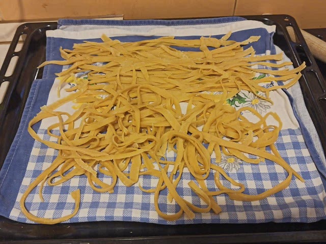 Here is mine semi successful homemade pasta. In the end they were to thick but edible. Not bad for the first time. :) Next time I will thin the dough more