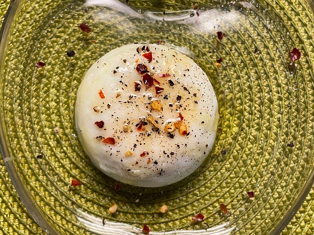 Mid morning snack. Poached egg 🥚