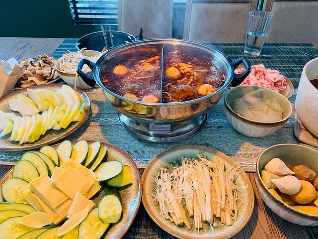 Have you ever wondered why you rarely see a female Chinese chef either at restaurants or in Chinese cooking show? Why is that?